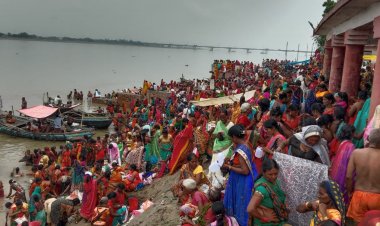 जीवित पुत्रिका पर गंगा घाटों पर उमड़ा आस्था का सैलाब, पूरे दिन ध्वस्त रही ट्रैफिक व्यवस्था