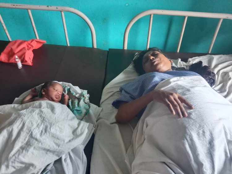 दिव्यांग विक्षिप्त गर्भवती की मदद को आगे आया विश्वामित्र हॉस्पिटल , सफल ऑपरेशन के बाद महिला ने स्वस्थ्य बच्चे को जन्म