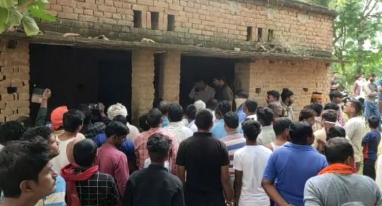 युवक की हत्या कर शव को खंडहरनुमा घर में फेंका, जांच में पहुंची फारेंसिक टीम