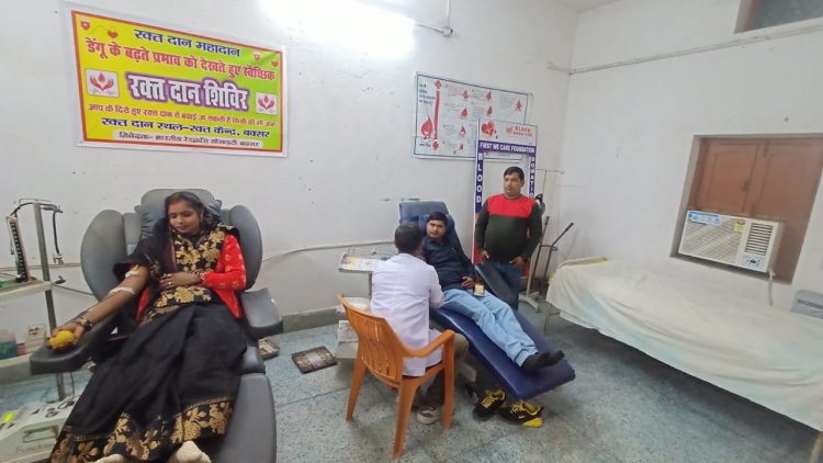 सामाजिक कार्यकर्ता सर्वजीत कुशवाहा ने पत्नी के साथ रक्तदान कर मनाया एनिर्वसरी