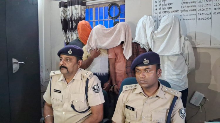 बक्सर में जुए के अड्डे पर पुलिस ने की छापेमारी, पांच जुआरी गिरफ्तार, नगदी व तास के पत्ते बरामद