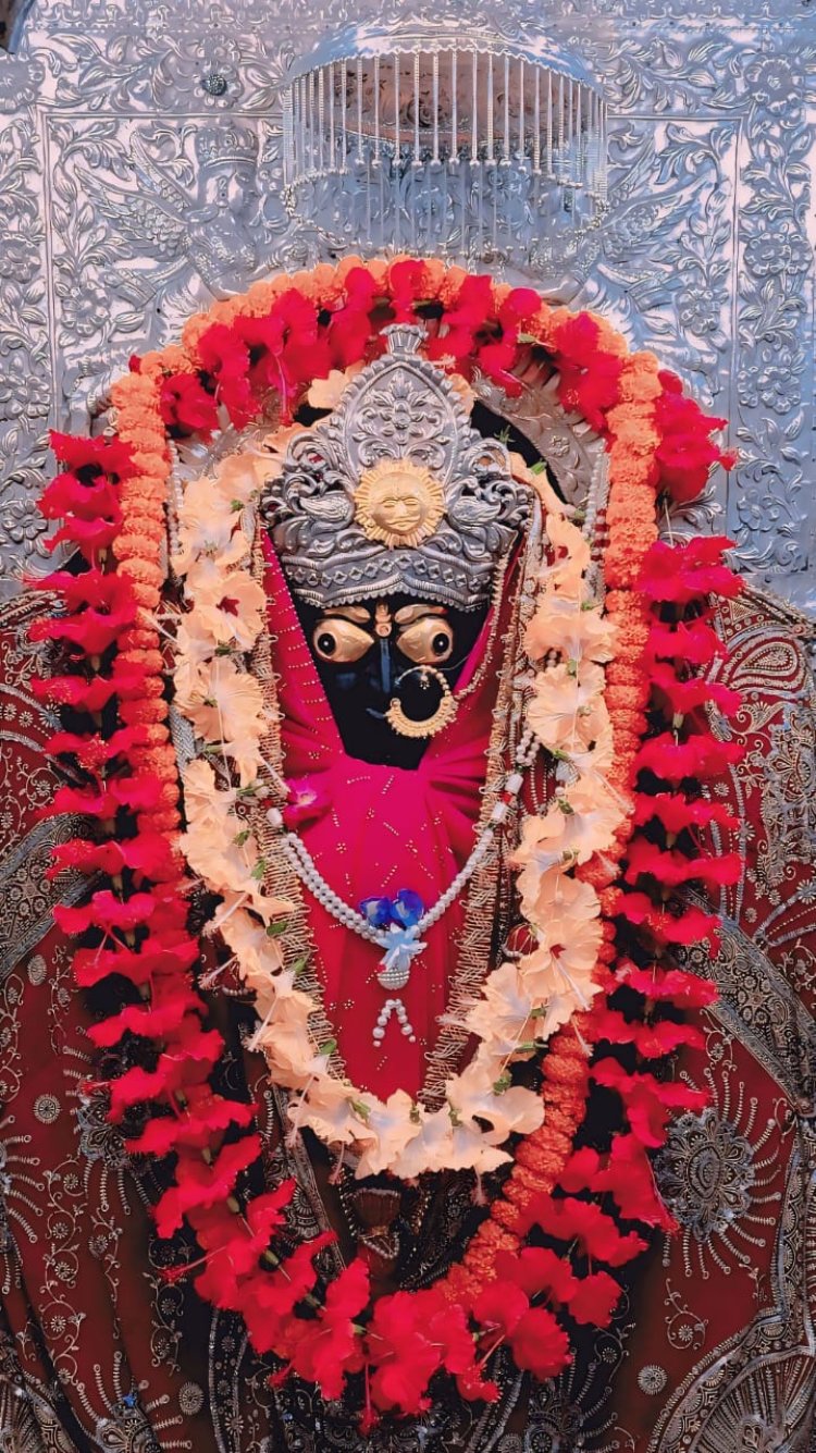 शारदीय नवरात्र के पहले दिन बलिया के मंदिरों में भक्तों की भीड़, सुरक्षा के कड़े इंतजाम