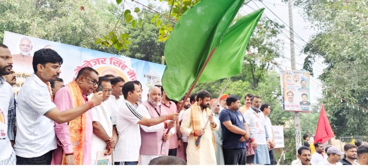 महोत्सव के चलते बाजारों में सन्नाटा, त्योहार पर नो एंट्री से व्यापारी नाराज