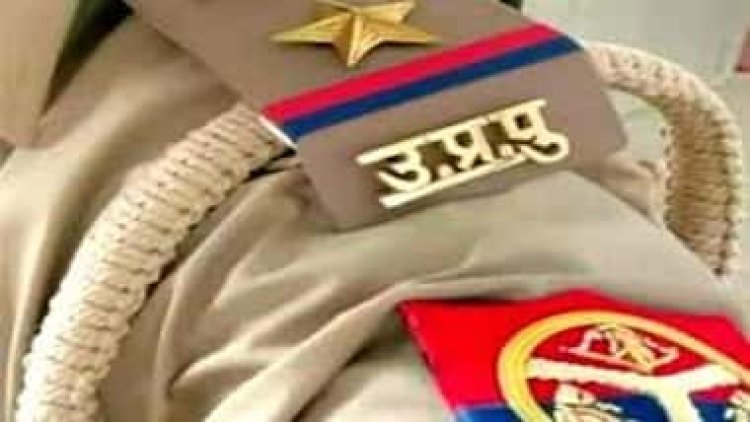 लोकल पुलिस ने नौटंकी के दौरान अराजकता फैलाने पर एक शख्स को अपना थूक चाटने के लिए किया मजबूर