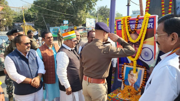 "बाबासाहेब डॉ. अंबेडकर की पुण्यतिथि पर जहानाबाद में श्रद्धांजलि अर्पित, कार्यक्रम में सैकड़ों लोग हुए शामिल"