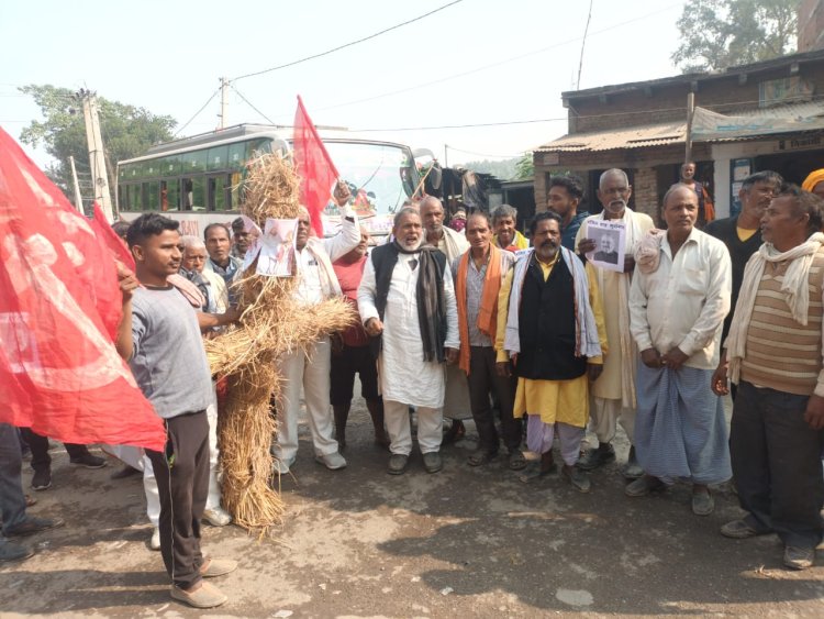 भाकपा माले कार्यकर्ताओं ने गृहमंत्री का फूंका पुतला