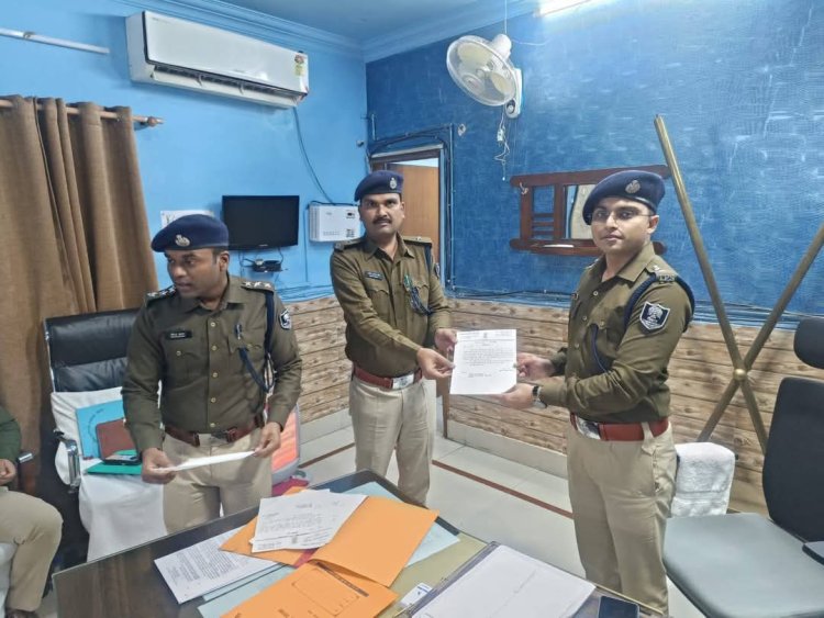 उत्कृष्ट कार्य करने वाले नव थानाध्यक्षों समेत 14 पुलिस पदाधिकारियों को बक्सर एसपी शुभम आर्य ने किया सम्मानित