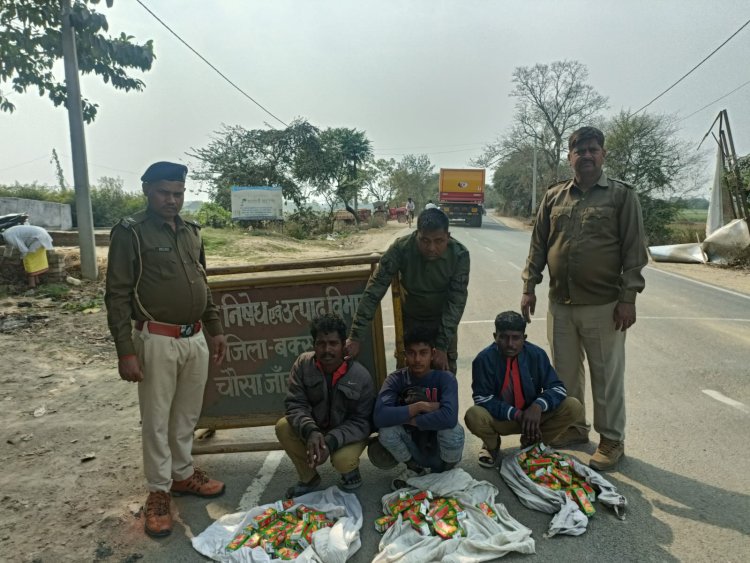 चौसा चेक पोस्ट पर देसी शराब के साथ तीन गिरफ्तार