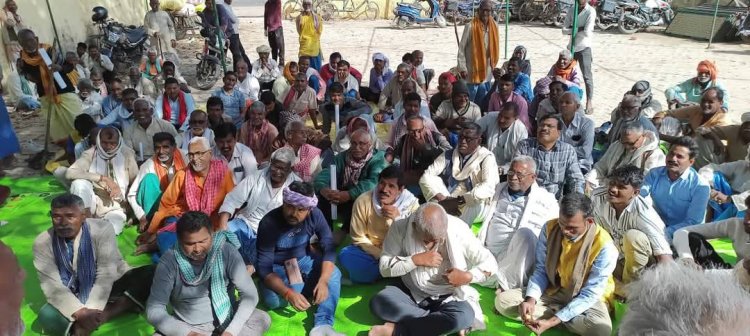 एसटीपीएल कंपनी जबरन वॉटर पाइप लाइन का निर्माण कराएगी तो किसान बंद कराएंगे कंपनी का काम