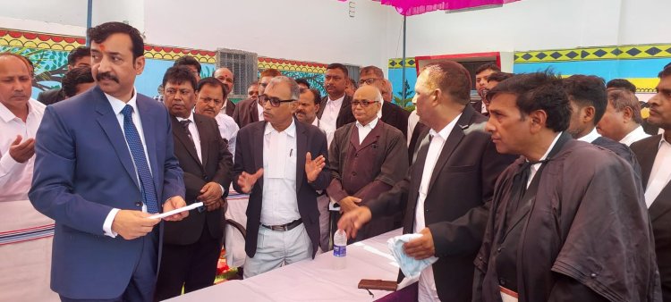 पटना हाई कोर्ट के न्यायमूर्ति सह निरीक्षक शैलेन्द्र सिंह ने लिया डुमरांव अनुमंडलीय कोर्ट का जायजा