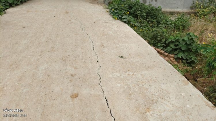 नगर परिषद में विकास के नाम पर मची लूट में ताक पर गुणवत्ता, चार महीने पहले बनी सड़कें दरकी