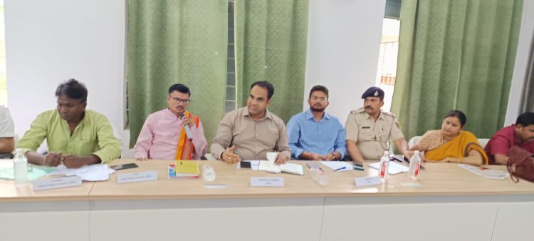 सिमरी में आयोजित हुई बीस सूत्री की बैठक, अनुपस्थित रहे आधा दर्जन से अधिक अधिकारी