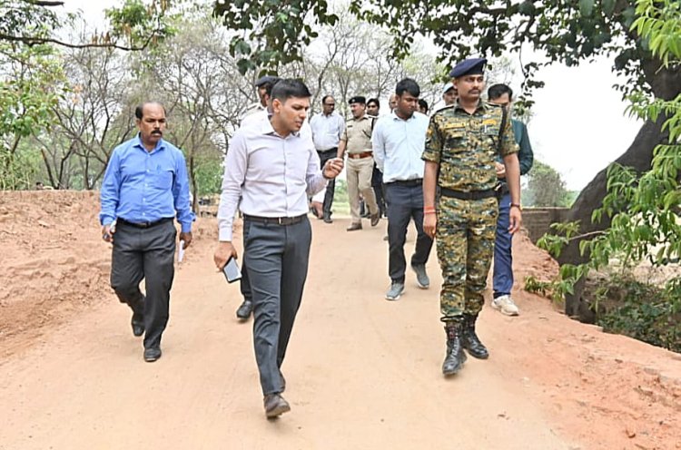 डुमरांव अनुमंडल में जर्जर पुलिया का डीएम ने किया निरीक्षण पर भड़के डीएम बोले अब दुर्घटना हुई तो आरडब्लूडी के अभियंता पर दर्ज होगा एफआईआर
