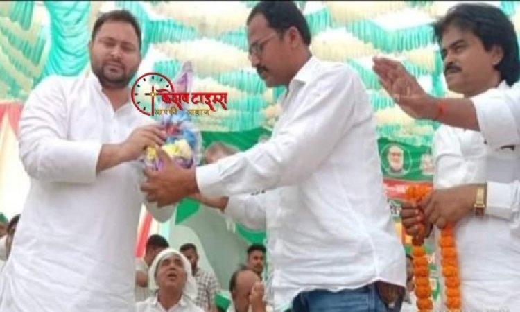 राजपुर ट्रिपल मर्डरः मुख्य आरोपियों राजनितिक रसूख पूर्व उप जिप अध्यक्ष का संतोष यादव पूर्व उपमुख्यमंत्री तेजस्वी यादव से करीबी तो पूर्व मुखिया मनोज यादव का सांसद पप्पू यादव से प्रेम तस्वीर वायरल