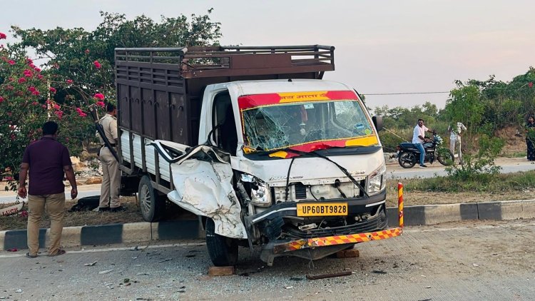 रांग साइड से जा रही गाय लदी पिकअप ने मैजिक वाहन में मारी टक्कर, तीन जख्मी