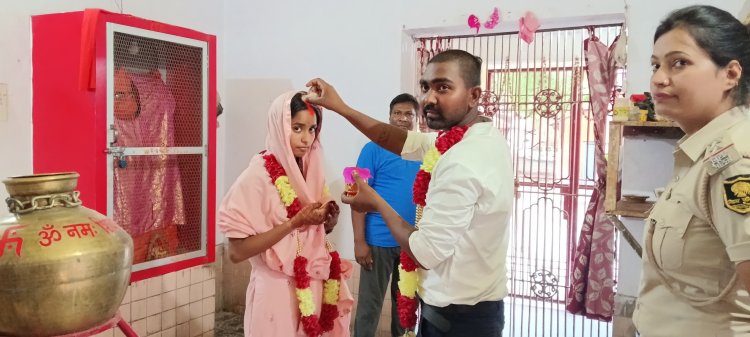 इश्क की राह पर रोड़ा बने घर वाले रेंका व अमसारी के दोनों प्रेमी युगल ने पुलिस से मांगी मद्द, पुलिस ने थाने में करा दी शादी