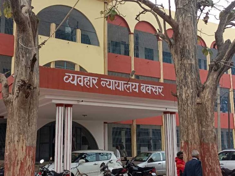 राजपुर ट्रिपल मर्डर: मुख्य आरोपी पूर्व जिप उपाध्यक्ष संतोष यादव- पूर्व मुखिया मनोज यादव व बटेश्वर यादव ने बक्सर कोर्ट में किया सरेंडर