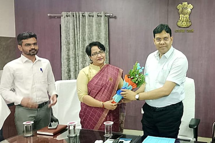 बक्सर के नये जिलाधिकारी विद्यानंद सिंह ने किया पदभार ग्रहण