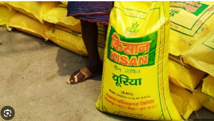 सही मूल्य पर खाद नहीं मिलने से किसान हुए परेशान, अधिकारियों से लगाई गुहार