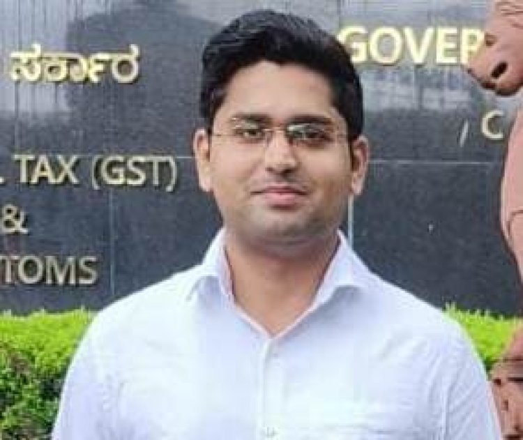 मेहनत की मिशाल, राजेन्द्र उपाध्याय बने कस्टम इंस्पेक्टर, गांव व परिवार में खुशी की लहर
