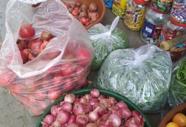 नया भोजपुर सब्जी मंडी में प्रतिबंधित पॉलीथिन का उपयोग बेरोक-टोक जारी