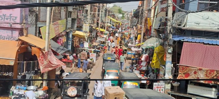गोला रोड में ई-रिक्शा, ऑटो व बड़े वाहनों पर रोक की मांग तेज