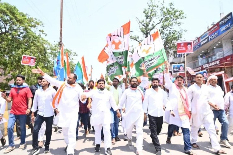 नौकरी दो, या गद्दी छोड़ों के नारों के साथ बक्सर में कांग्रेस ने किया जोरदार प्रदर्शन, दी गिरफ्तारी