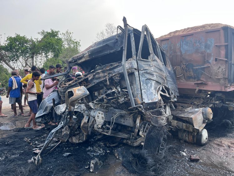 नया भोजपुर में एनएच पर दर्दनाक हादसा टक्कर के बाद केबिन में लगी आग जिंदा जल गया ट्रक चालक, मौत