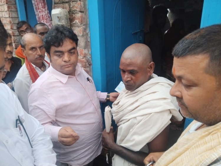 आकाशीय बिजली की चपेट में आ जान गंवाने वालों के परिजनों को मिली चार-चार लाख की आपदा राशि
