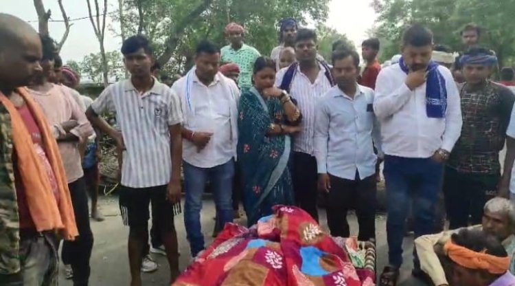 दूसरे दिन उतराया मिला कर्मनाशा में डूबे किशोर का शव, मुआवजा को लेकर परिजनों ने किया सड़क जाम