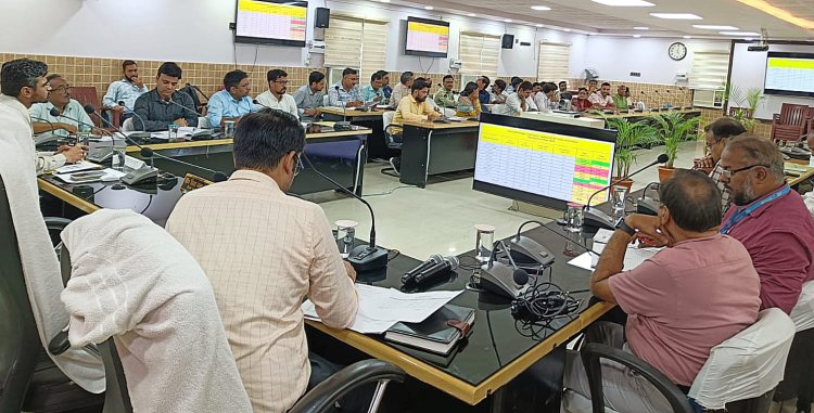 इलाज के लिए आने वाले मरीजों का जर्नी टाइम व वेटिंग टाइम 30 मिनट के अंदर कराए - प्रभारी जिलाधिकारी