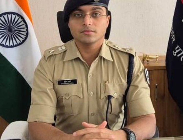 शादी का झांसा दे ठगी करने वाला गिरोह गिरफ्तार, नगदी व सामान बरामद