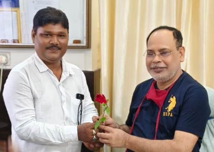 डॉर्क्ट्स डे पर प्रसिद्ध हड्डी रोग विशेषज्ञ डॉ. बिरेन्द्र कुमार को किया गया सम्मानित