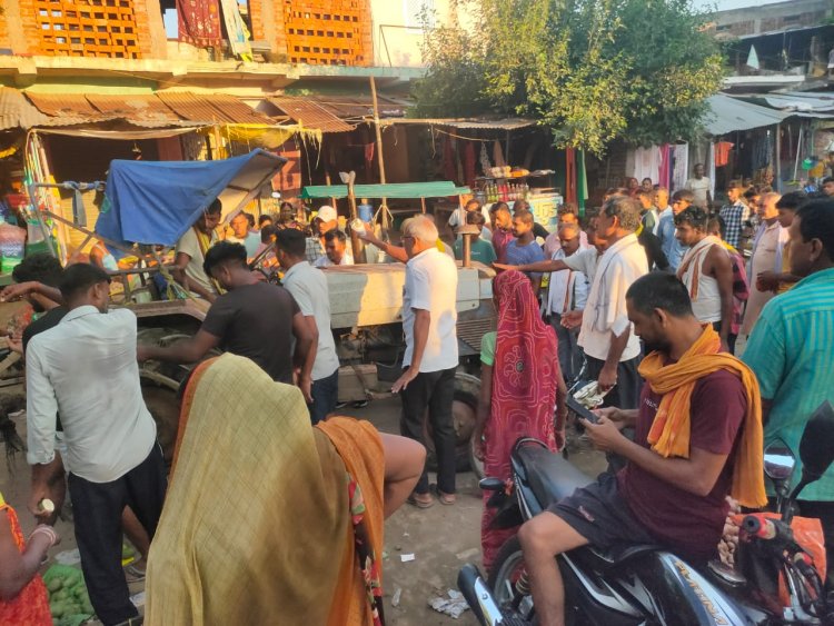 सोनवर्षा बाजार में फेल हुआ ट्रैक्टर का स्टेयरिंग, टला बड़ा हादसा