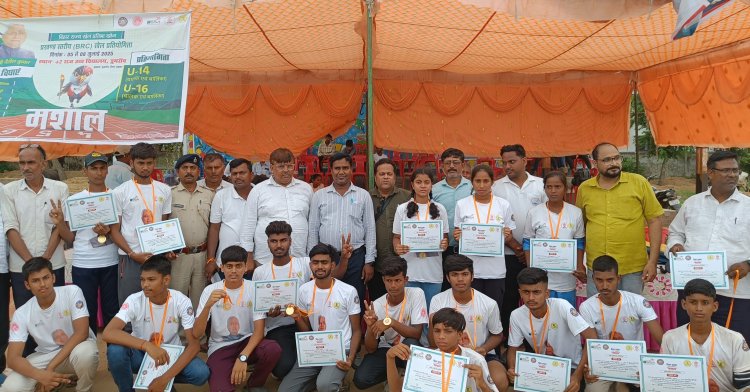 राज हाई स्कूल के खेल मैदान में संपन्न हुआ दो दिवसीय मशाल खेलकूद प्रतियोगिता