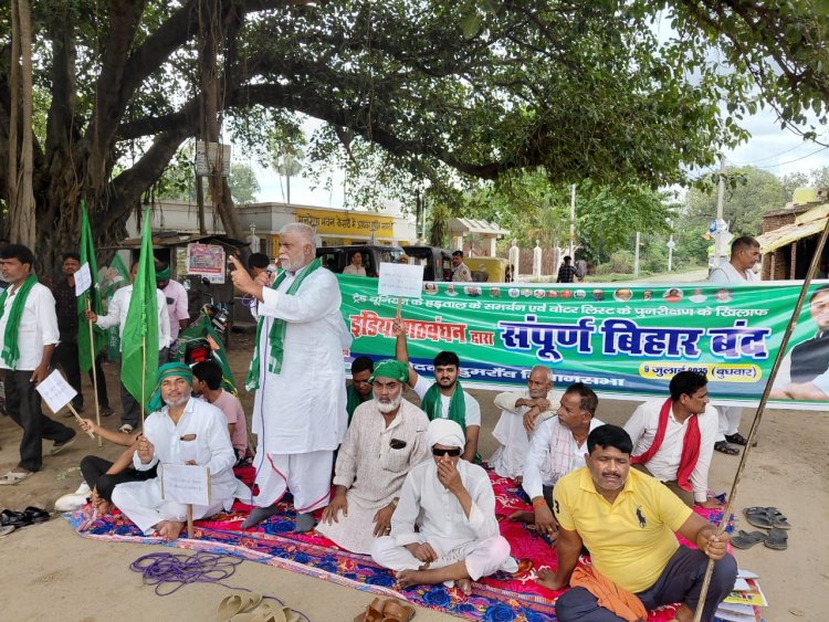 केसठ में महागठबंधन कार्यकर्ताओं का मतदाता सूची पुनरीक्षण कार्यक्रम पर जोरदार विरोध