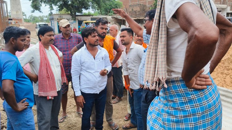 चौसा रेलवे ओवरब्रिज निर्माण के तहत अंडरपास रोड के गलत निर्माण को लेकर विकास राज ने उठाई आवाज