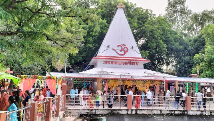 हर हर महादेव के गूंजे शिवालय, सावन के पहले दिन उमड़ी श्रद्धालुओं की भीड़
