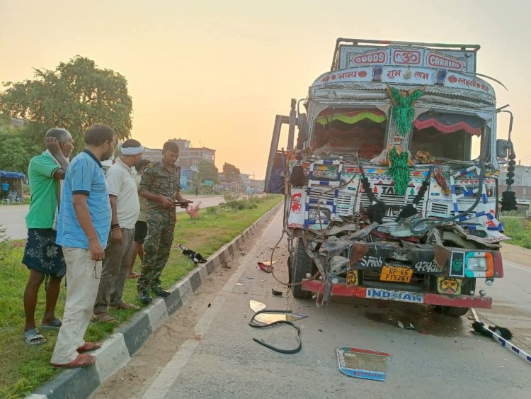 बक्सर में दो ट्रकों की टक्कर में एक का चालक जख्मी, रेफर