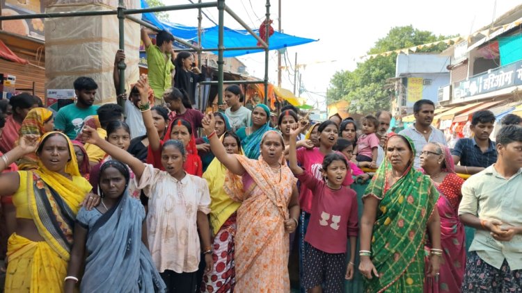 सावन से पहले रामरेखा घाट मार्ग पर अतिक्रमण हटाने की कार्रवाई बनी टकराव का कारण, दुकानदारों में नाराजगी