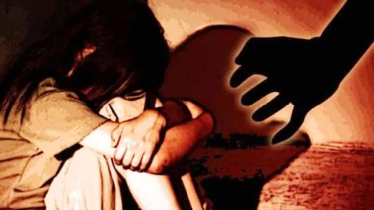 प्रेमजाल में फंसाकर नाबालिग को गर्भवती किया, फिर कराया गर्भपात; शिक्षक और झोलाछाप डॉक्टर गिरफ्तार