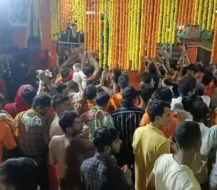 सावन की पहली सोमवारी पर शिवमय बना बक्सर, शिवालयों में गूजता रहा हर हर महादेव, व बोल बम के नारे