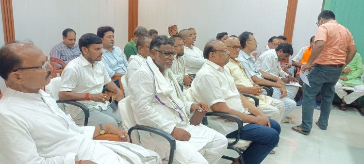 बक्सर में गहन पुनरीक्षण कार्यक्रम को लेकर महत्वपूर्ण बैठक, राजनीतिक दलों से सहयोग की अपील