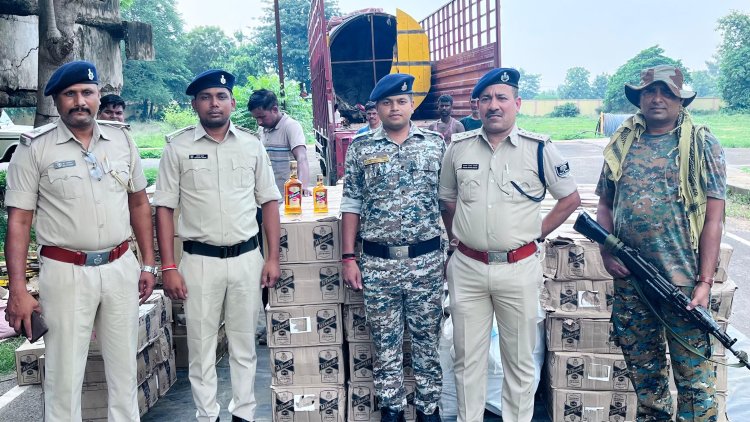 ताज्जूब, टेलीफोन वायर रोल में हो रही थी शराब की तस्करी, पहचान छिपाने के लिए बोतल का रैपर तक उखाड़ लिए थे तस्कर