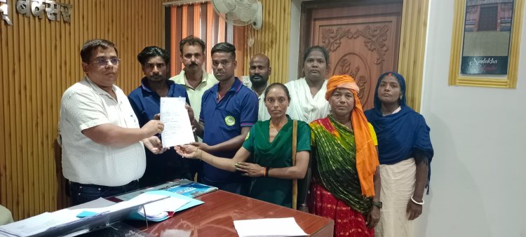 बक्सर नगर परिषद के सफाई कर्मियों ने उठाई न्यूनतम मजदूरी और अधिकारों की मांग, दी आंदोलन की चेतावनी
