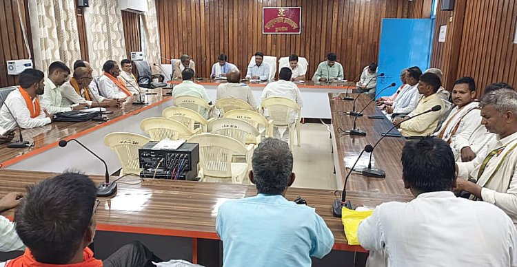मृत, डुप्लीकेट व स्थानांतरित मतदाताओं की पहचान कर सूची से हटाने की रणनीति पर हुई चर्चा