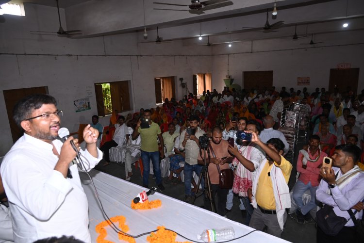 डुमरांव में रवि उज्जवल की महापंचायत में उमड़ा जनसैलाब, टिकट मिले या न मिले – चुनाव लड़ने का ऐलान
