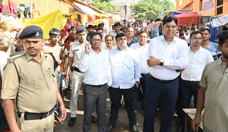 सावन में श्रद्धालुओं की सुविधा के लिए बक्सर प्रशासन सक्रिय, जिलाधिकारी ने रामरेखा घाट और मुक्तिधाम का लिया जायजा