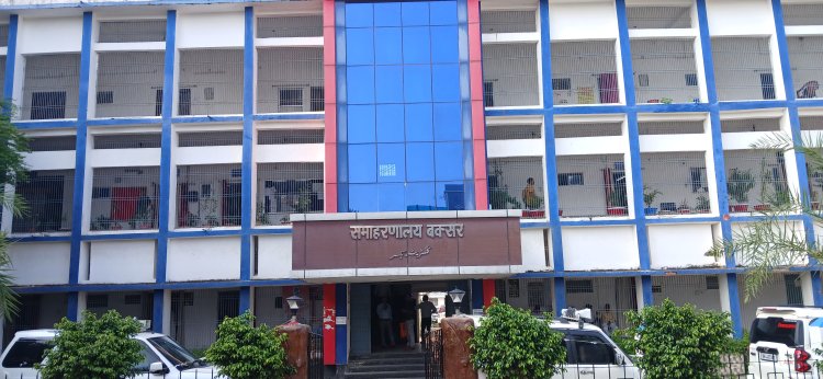 डीएम के गोपनीय में जमें लिपिक के खिलाफ शिकायत