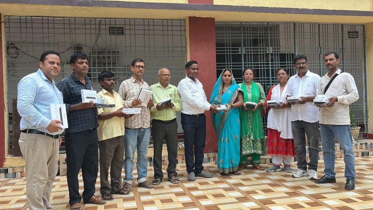 ग्रामीण शिक्षा में डिजिटल क्रांति की शुरुआत, डुमरांव के 148 स्कूलों में बांटे गए टैबलेट
